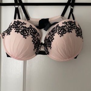 Women’s elegant bra